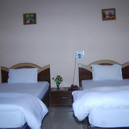 Hotel Om International Bodh Gaya Esterno foto