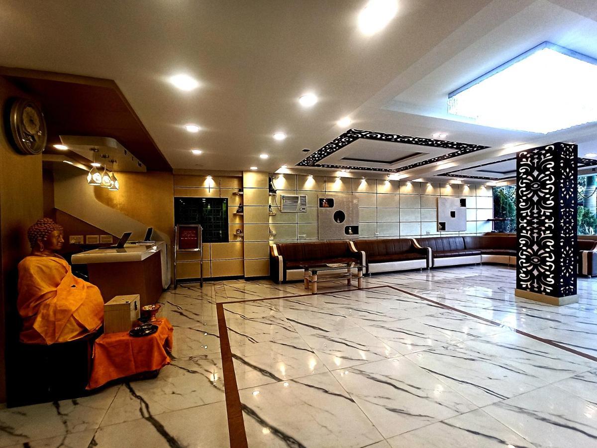 Hotel Om International Bodh Gaya Esterno foto