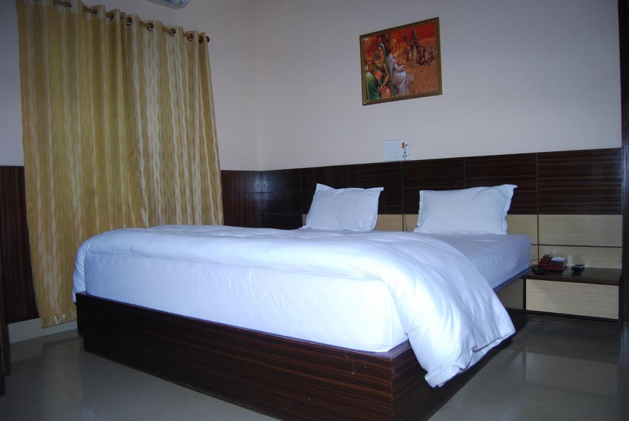 Hotel Om International Bodh Gaya Esterno foto