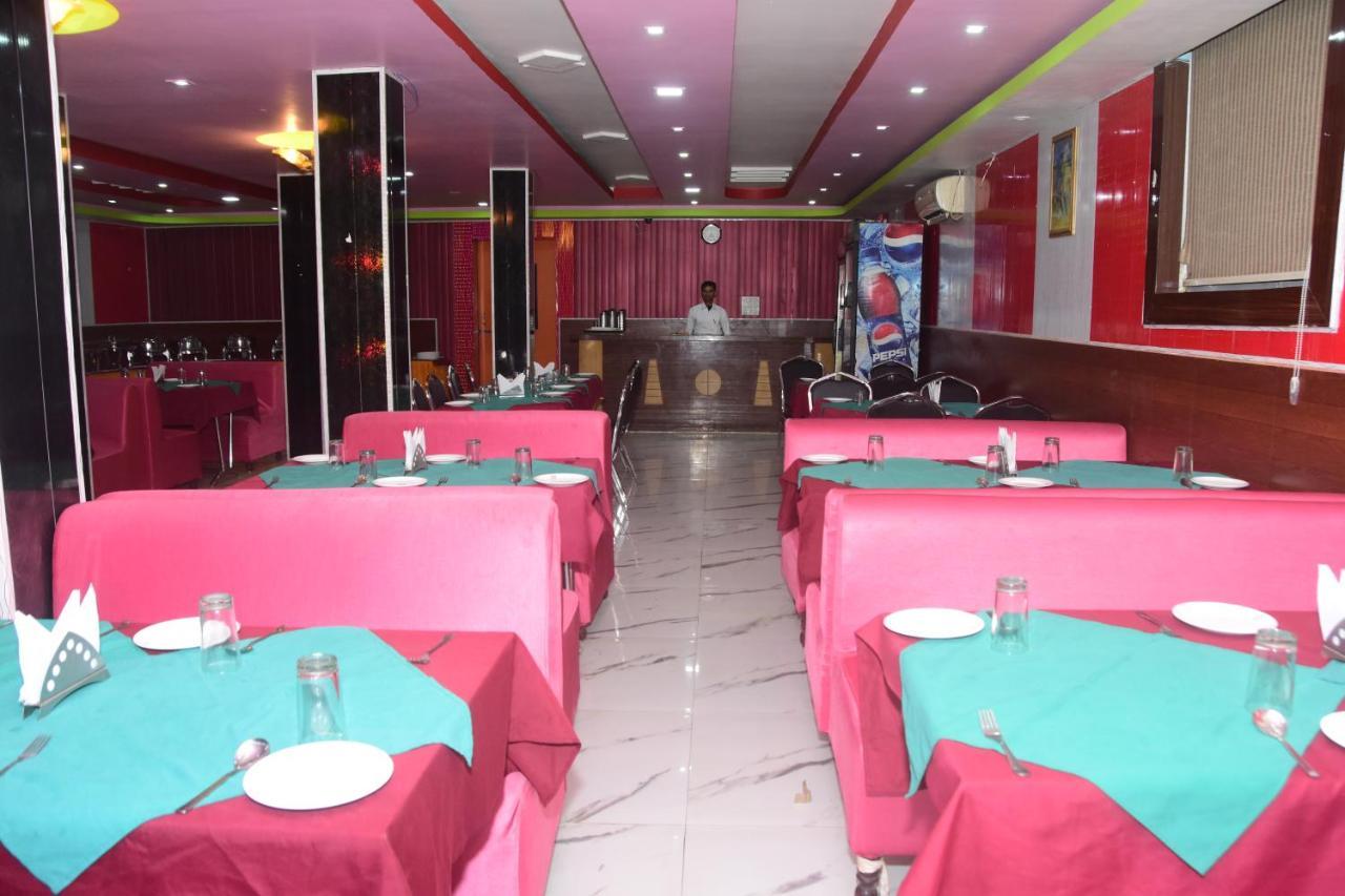 Hotel Om International Bodh Gaya Esterno foto
