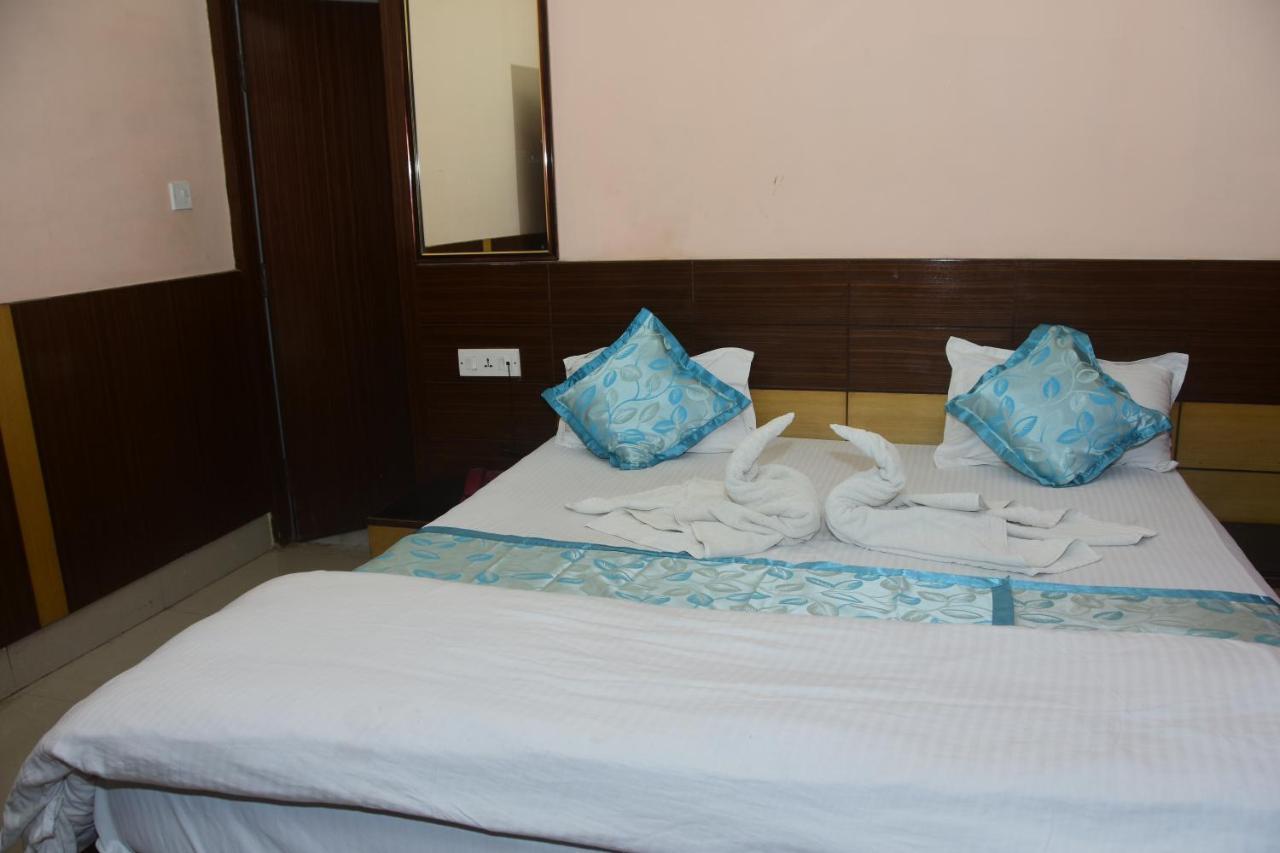 Hotel Om International Bodh Gaya Esterno foto