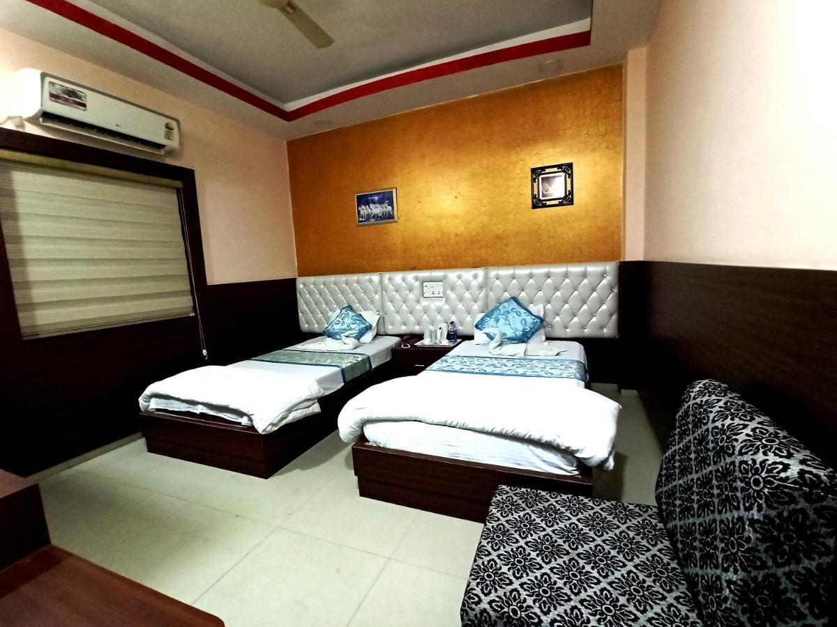 Hotel Om International Bodh Gaya Esterno foto