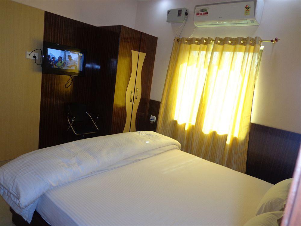 Hotel Om International Bodh Gaya Esterno foto