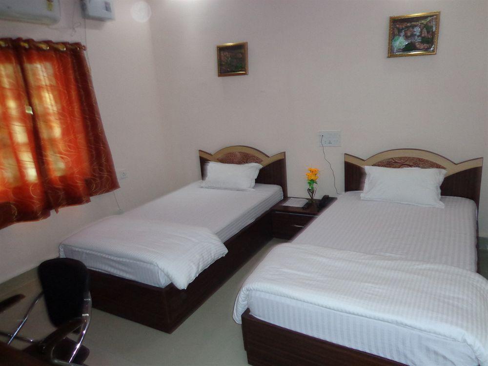 Hotel Om International Bodh Gaya Esterno foto