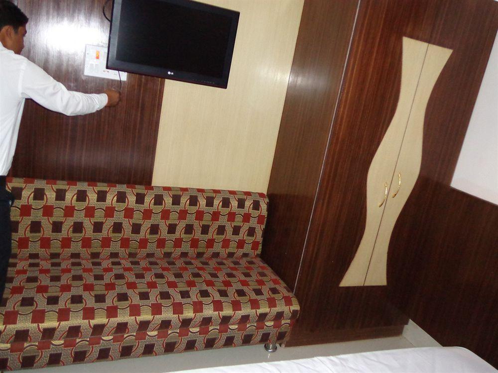 Hotel Om International Bodh Gaya Esterno foto