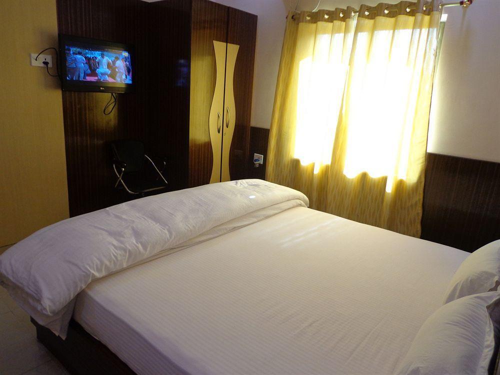Hotel Om International Bodh Gaya Esterno foto