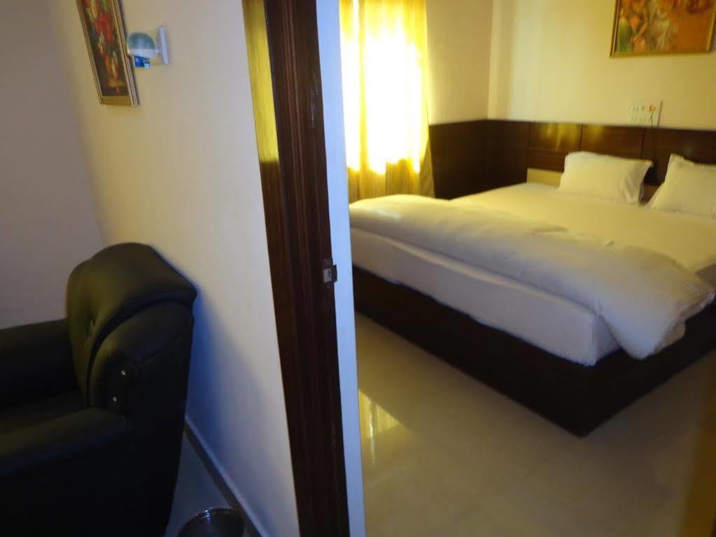 Hotel Om International Bodh Gaya Esterno foto